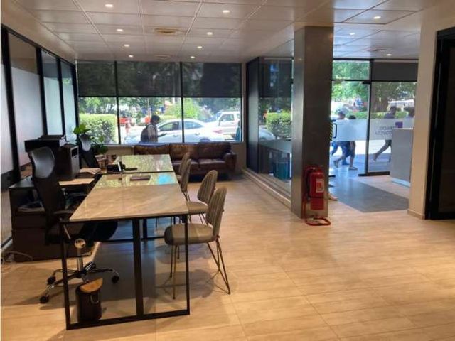 Arriendo oficina o local de 389 m2 frente a Plaza de Armas