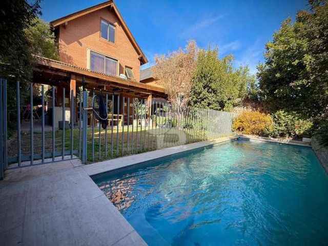 Excelente Casa en Condominio,  Santiago College