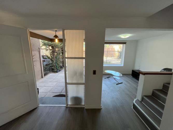 Casa de tres pisos en condominio Hacienda Huechuraba 6