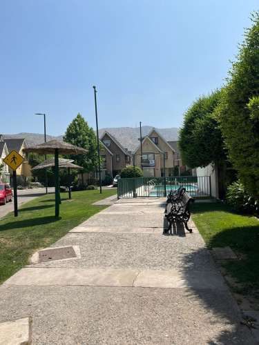 Casa de tres pisos en condominio Hacienda Huechuraba 6