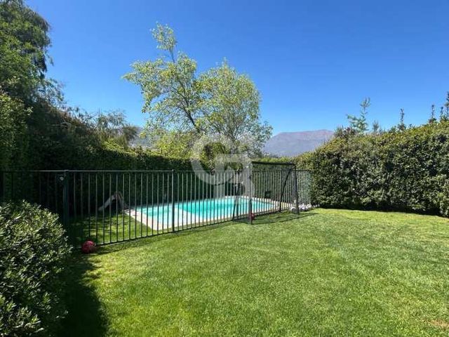 Excelente casa condominio Valle La Dehesa,