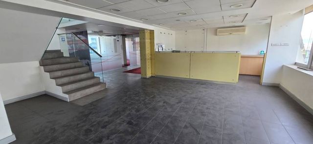 Cochrane, a pasos de plaza Sotomayor