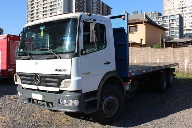 Camion Mercedes Benz Atego 2425 año 2008 Plano Doble Puente
