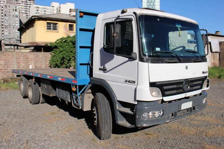 Camion Mercedes Benz Atego 2425 año 2008 Plano Doble Puente