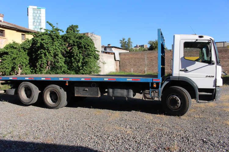 Camion Mercedes Benz Atego 2425 año 2008 Plano Doble Puente