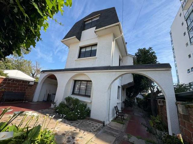 Viña, Cerro Castillo, Amplia Casa 7 dormitorios, 3 baños, Vista, Piscina