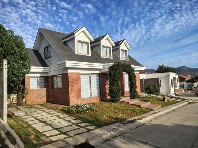 CASA A CUADRAS ESTACION  TREN PEÑABLANCA AMPLIO LIVING COMEDOR 3 D, SALA ESTAR, 3 BAÑOS