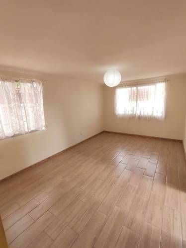 Casa 3 dormitorios,1 baño, Pza Pte alto. (124596)