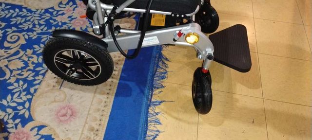 Silla de ruedas electrica liviana de aluminio medicaltec conversable