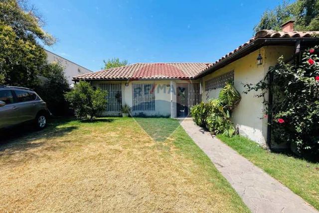 Casa con amplio terreno y excelente ubicación