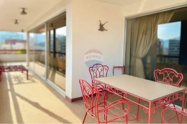 Amplio piso completo con potencial para renovar