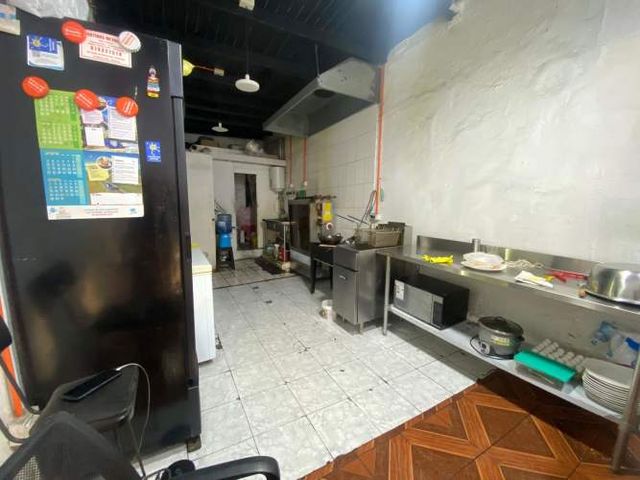 EN VENTA LOCAL COMERCIAL AV EL SALTO