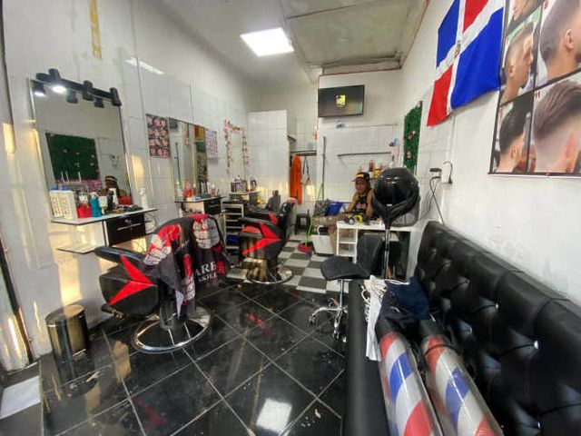 EN VENTA LOCAL COMERCIAL AV EL SALTO