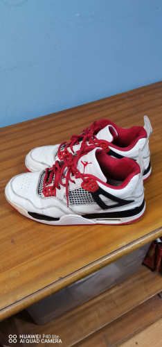 Vendo zapatillas semibotines marca Jordan color blancas!