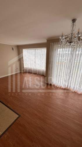 ILUMINADA CASA A PASOS DE CLINICA LOS ANDES