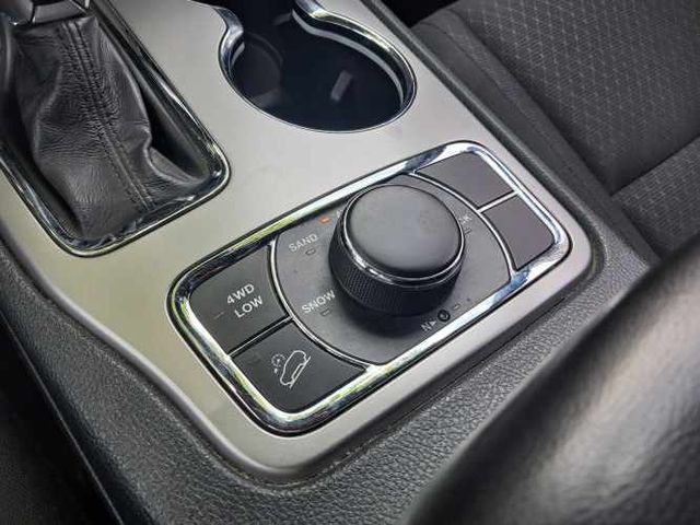 JEEP GRAND CHEROKEE  LAREDO 3.6 4X4 AUT 2018  MANTENCIONES EN MARCA