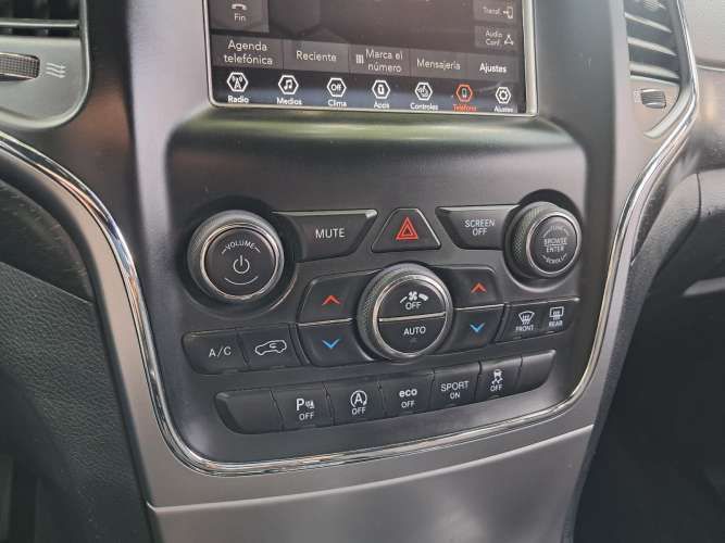 JEEP GRAND CHEROKEE  LAREDO 3.6 4X4 AUT 2018 MANTENCIONES EN MARCA