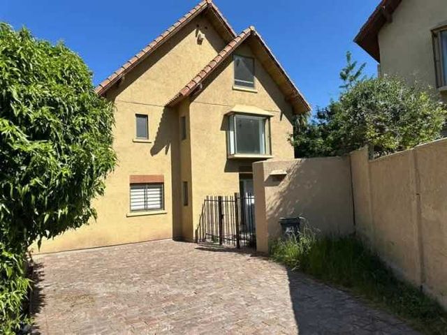 CASA condominio los castaños