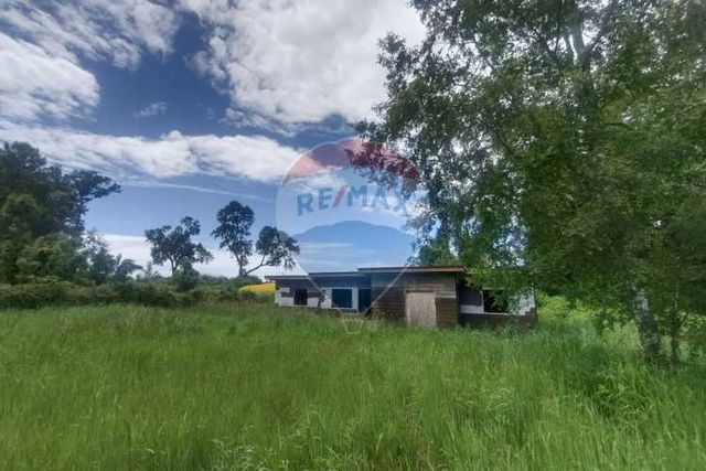 Parcela de agrado con edificación en construcción