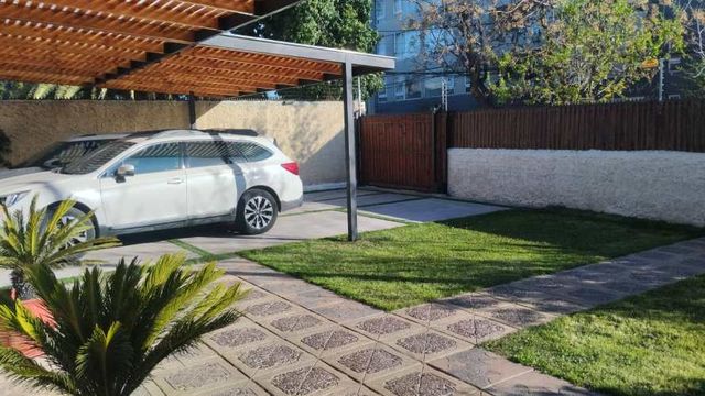 Amplia propiedad a pasos Metro Rojas Magallanes - La Florida