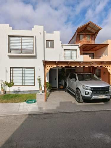 SE VENDE CASA GRANDE COND. BORDEMAR III