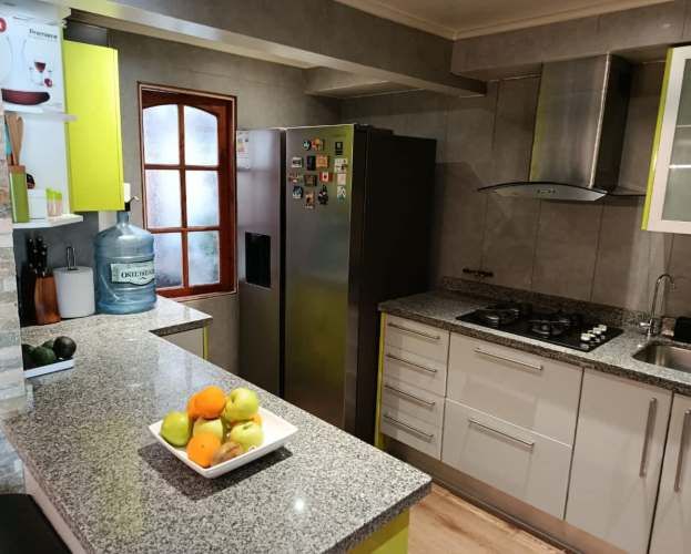 SE VENDE CASA GRANDE COND. BORDEMAR III