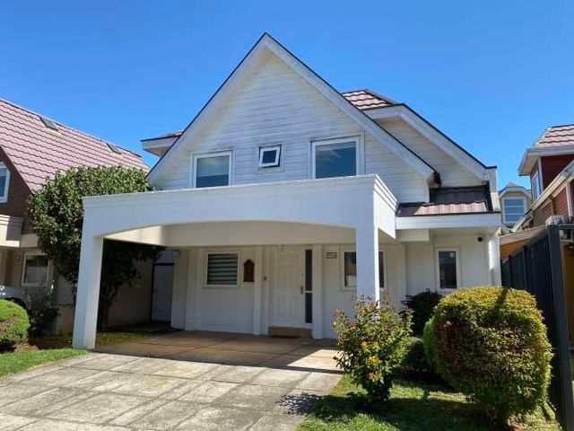 SE VENDE HERMOSA CASA  EN BARRIO INGLÉS 4D/3B