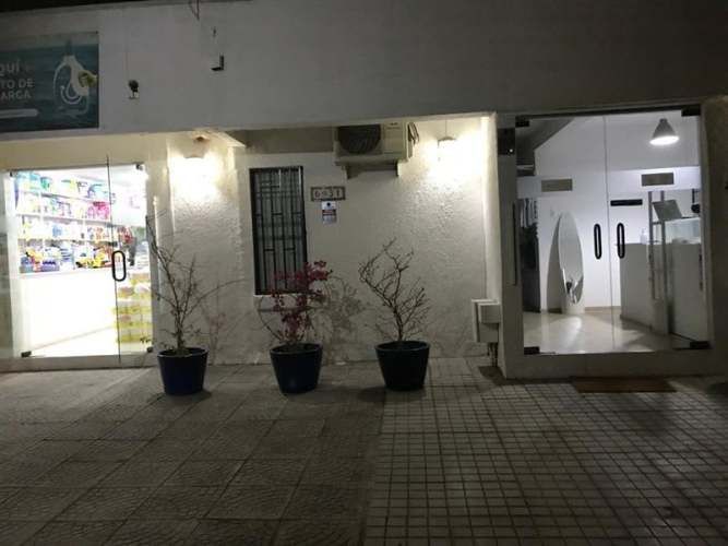 LOCAL COMERCIAL Cerca de Avenida Tobalaba