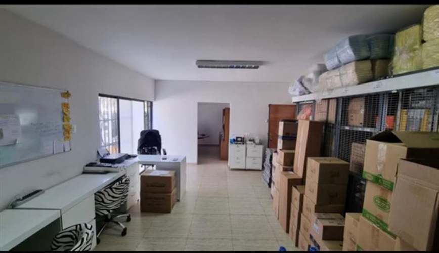 LOCAL COMERCIAL Cerca de Avenida Tobalaba