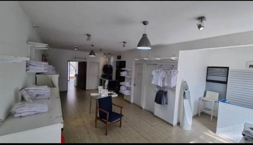 LOCAL COMERCIAL Cerca de Avenida Tobalaba