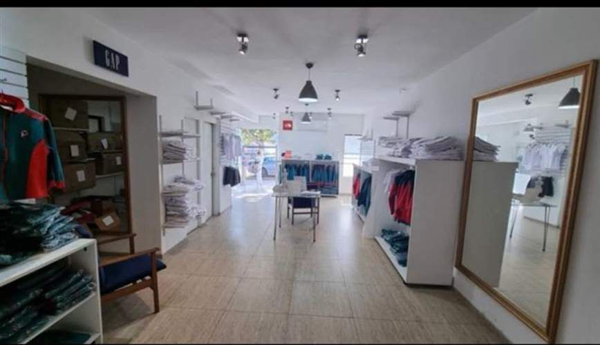 LOCAL COMERCIAL Cerca de Avenida Tobalaba