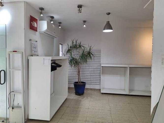 LOCAL COMERCIAL Cerca de Avenida Tobalaba