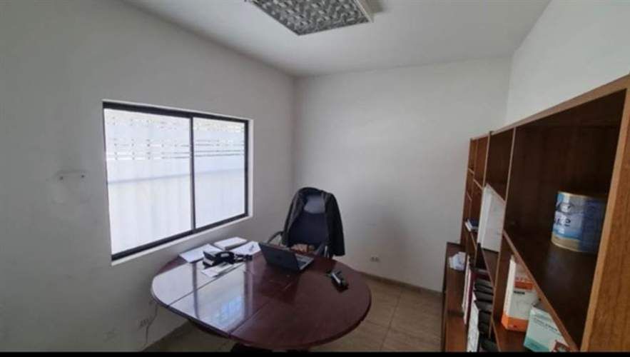 LOCAL COMERCIAL Cerca de Avenida Tobalaba