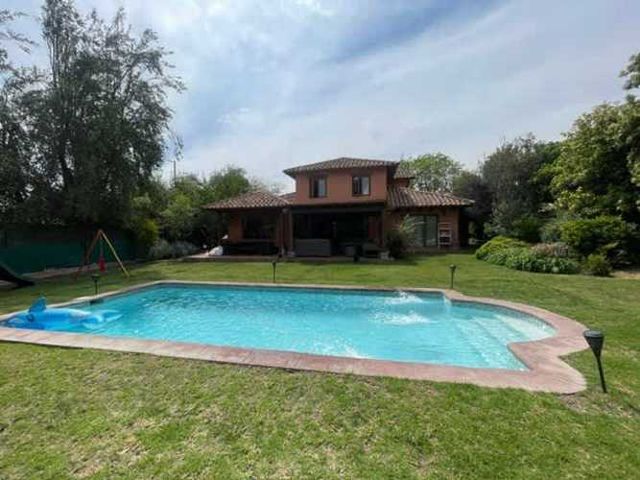 CASA Linda casa 6 dormitorios en condominio las Bandanas en Piedra Roja