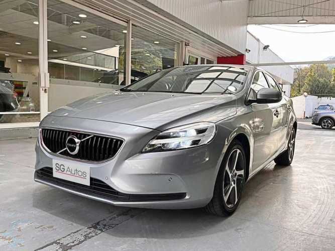 VOLVO V40 2019