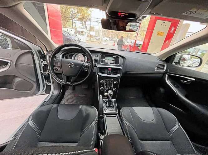 VOLVO V40 2019