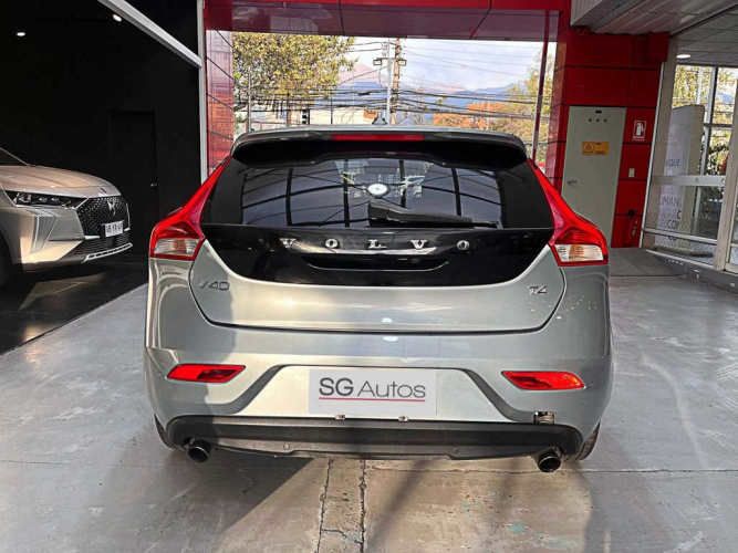 VOLVO V40 2019