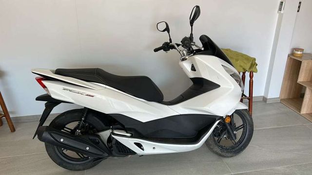 Vendo Moto Honda PCX150 muy poco uso