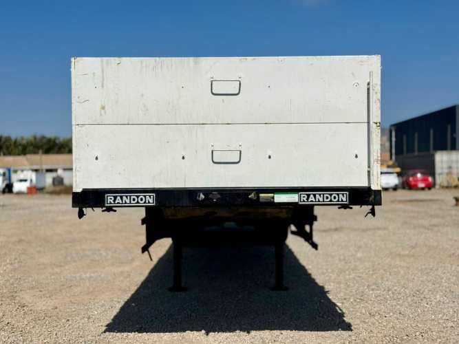 2018 Semirremolque Randon Rampla Plana 13.5 m con barandas y piñas