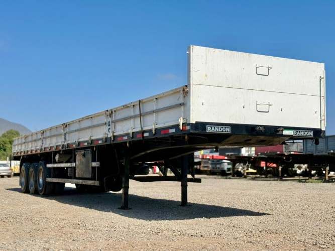 2018 Semirremolque Randon Rampla Plana 13.5 m con barandas y piñas