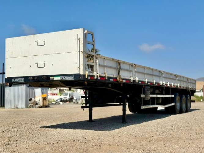 2018 Semirremolque Randon Rampla Plana 13.5 m con barandas y piñas
