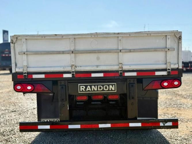 2018 Semirremolque Randon Rampla Plana 13.5 m con barandas y piñas