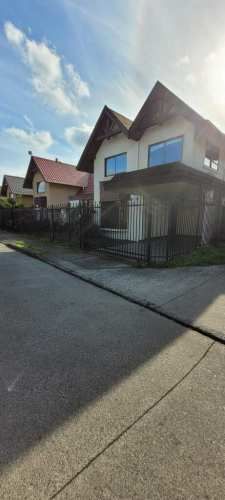 SE ARRIENDA AMPLIA CASA REMODELADA (2143)