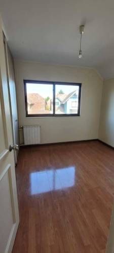 SE ARRIENDA AMPLIA CASA REMODELADA (2143)