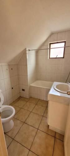 SE ARRIENDA AMPLIA CASA REMODELADA (2143)