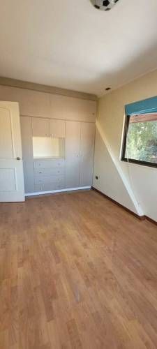 SE ARRIENDA AMPLIA CASA REMODELADA (2143)