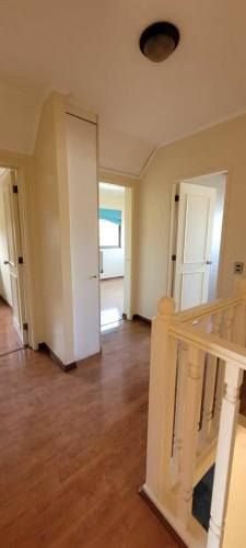 SE ARRIENDA AMPLIA CASA REMODELADA (2143)