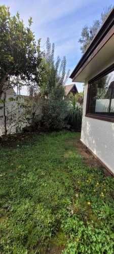 SE ARRIENDA AMPLIA CASA REMODELADA (2143)