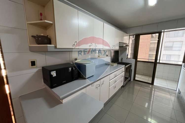 Espacioso departamento en vitacura