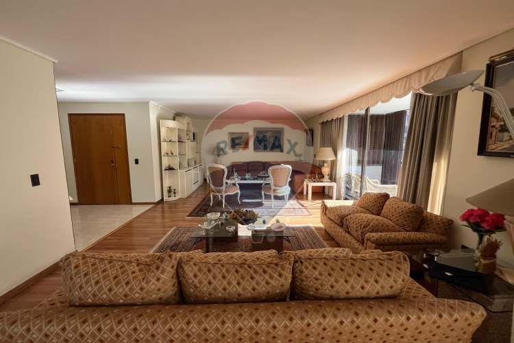 Espacioso departamento en vitacura